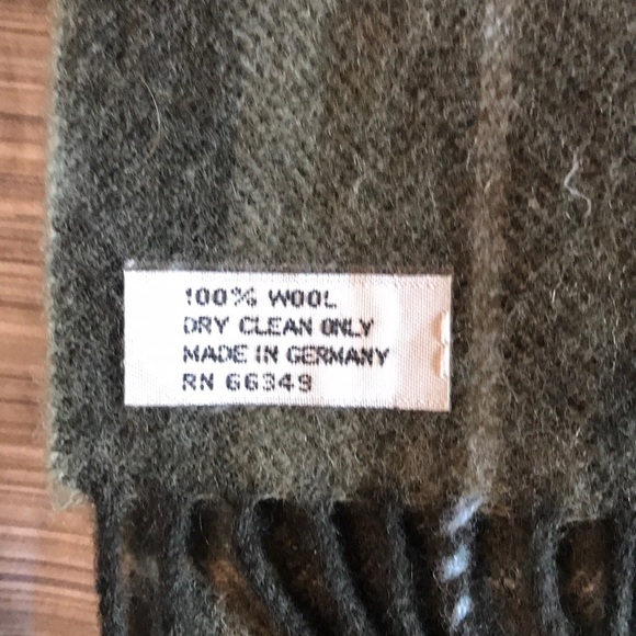 Wool scarf - Picture 2 of 2